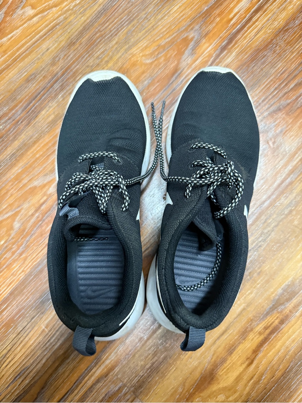 Nike Roshe black womens 9